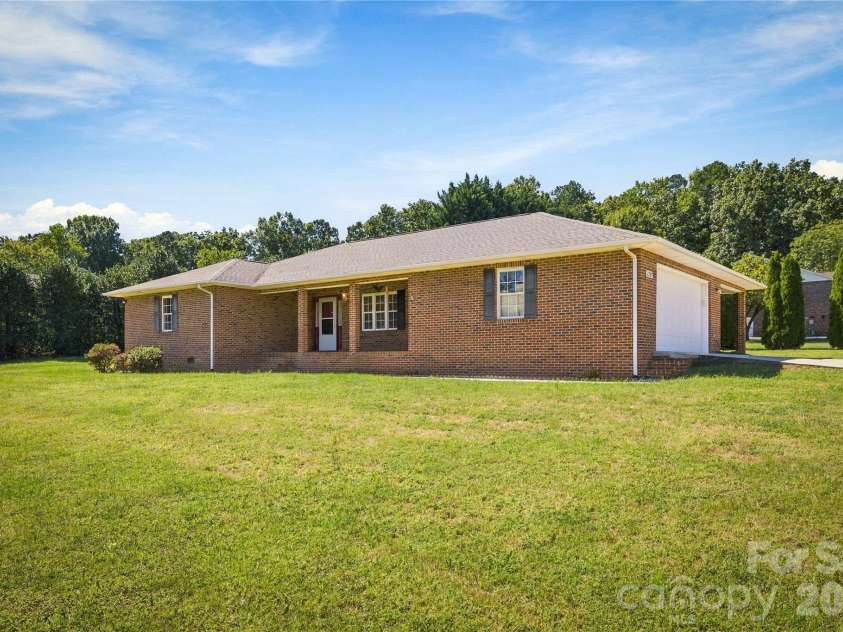 1229 Birch Drive, Morganton, NC 28655.  MLS# CAR4423329, YatesRealty ID 53892. 