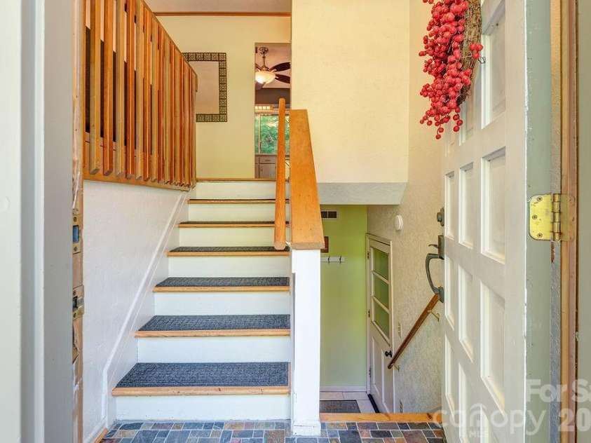 5 Brook Terrace, Asheville, NC 28805.  MLS# CAR4425233, YatesRealty ID 53895. 