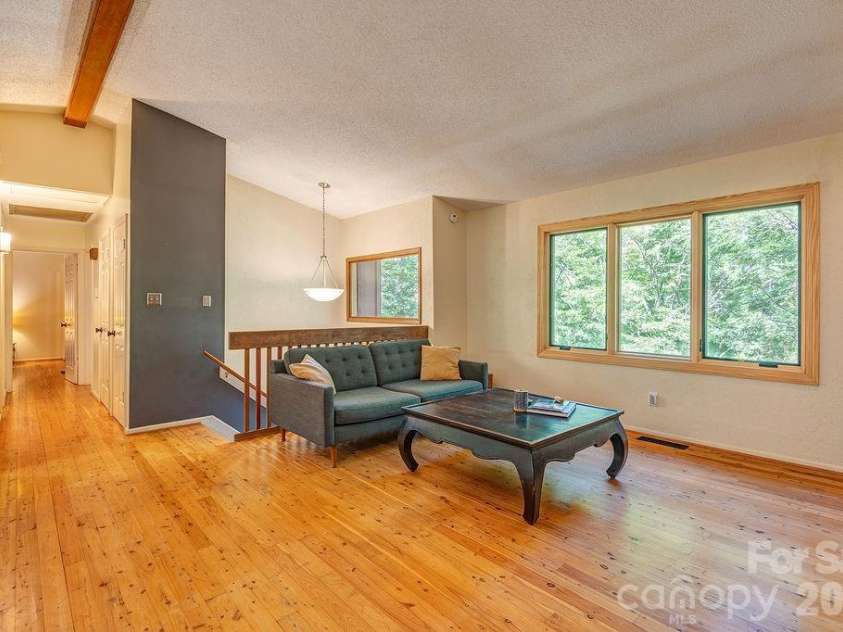 5 Brook Terrace, Asheville, NC 28805.  MLS# CAR4425233, YatesRealty ID 53895. 