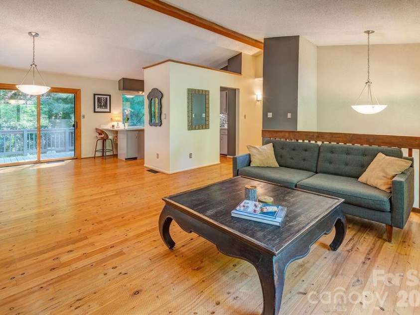 5 Brook Terrace, Asheville, NC 28805.  MLS# CAR4425233, YatesRealty ID 53895. 