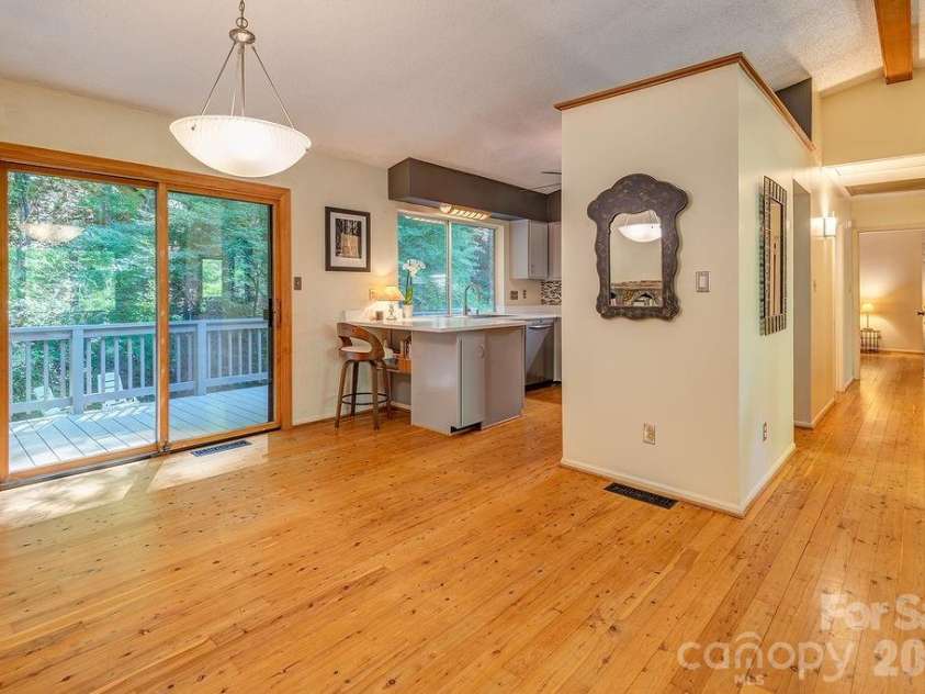 5 Brook Terrace, Asheville, NC 28805.  MLS# CAR4425233, YatesRealty ID 53895. 