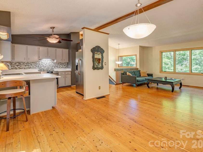 5 Brook Terrace, Asheville, NC 28805.  MLS# CAR4425233, YatesRealty ID 53895. 