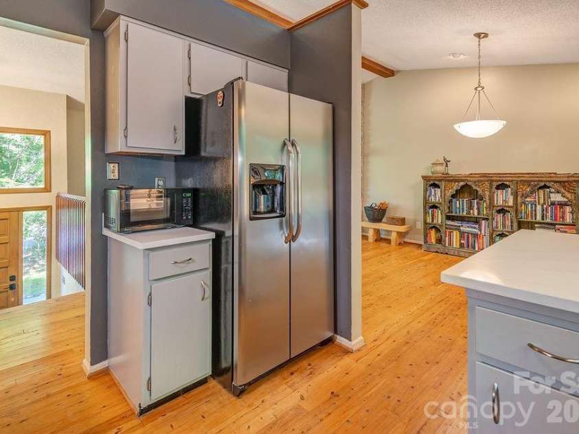 5 Brook Terrace, Asheville, NC 28805.  MLS# CAR4425233, YatesRealty ID 53895. 