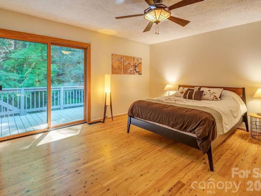 5 Brook Terrace, Asheville, NC 28805.  MLS# CAR4425233, YatesRealty ID 53895. 