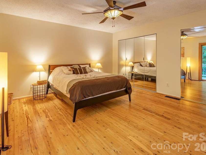 5 Brook Terrace, Asheville, NC 28805.  MLS# CAR4425233, YatesRealty ID 53895. 