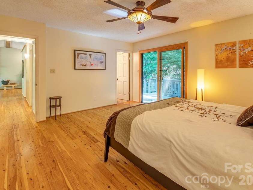 5 Brook Terrace, Asheville, NC 28805.  MLS# CAR4425233, YatesRealty ID 53895. 