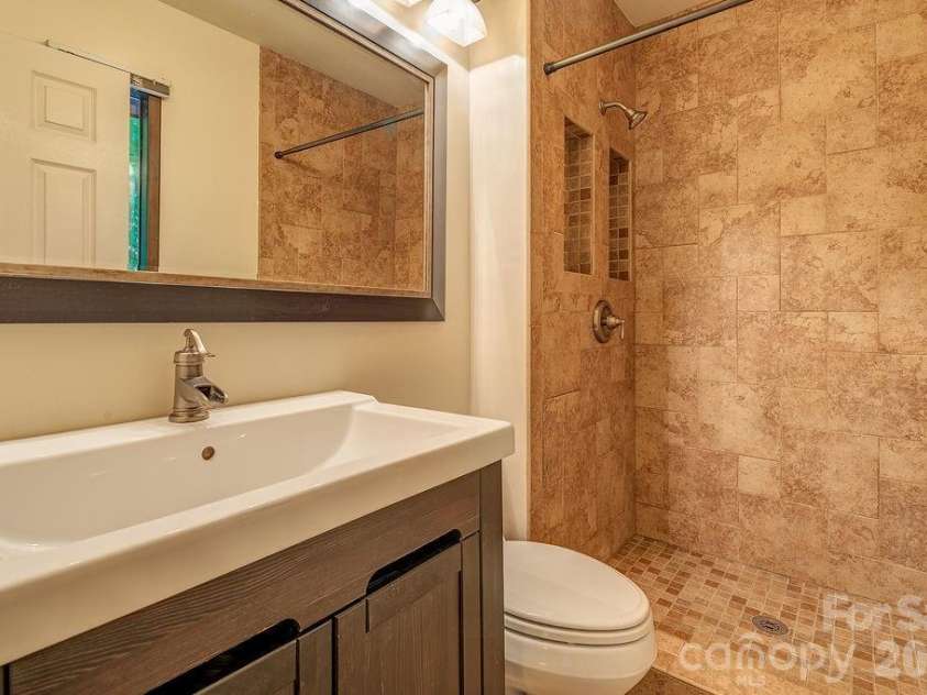 5 Brook Terrace, Asheville, NC 28805.  MLS# CAR4425233, YatesRealty ID 53895. 