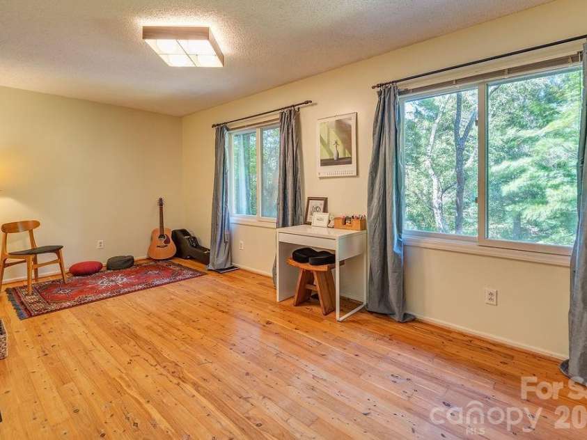 5 Brook Terrace, Asheville, NC 28805.  MLS# CAR4425233, YatesRealty ID 53895. 