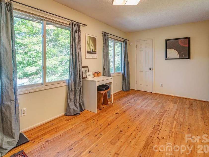 5 Brook Terrace, Asheville, NC 28805.  MLS# CAR4425233, YatesRealty ID 53895. 