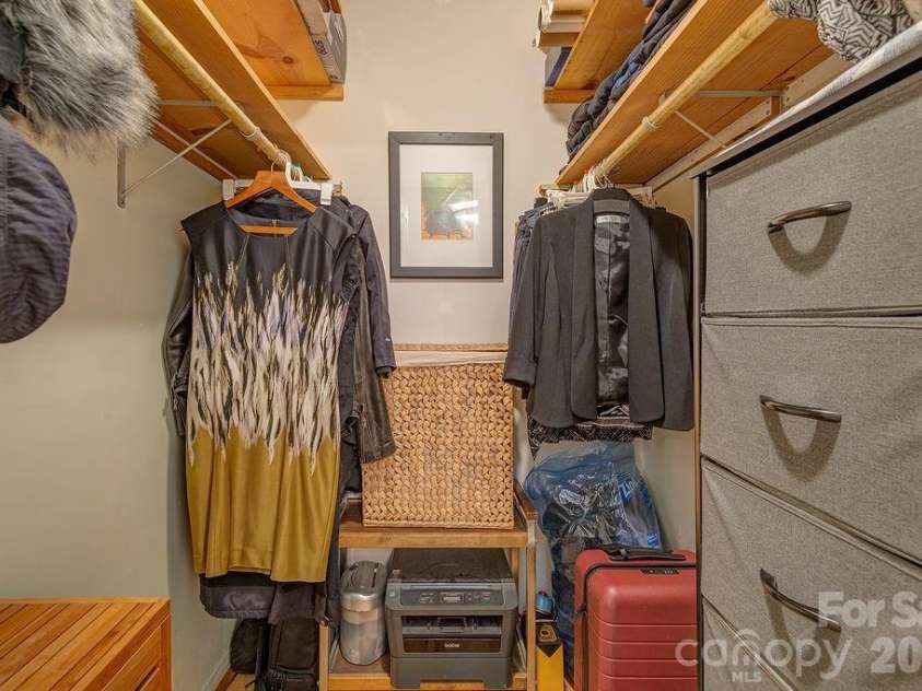 5 Brook Terrace, Asheville, NC 28805.  MLS# CAR4425233, YatesRealty ID 53895. 