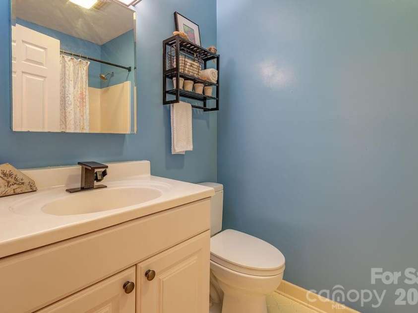 5 Brook Terrace, Asheville, NC 28805.  MLS# CAR4425233, YatesRealty ID 53895. 