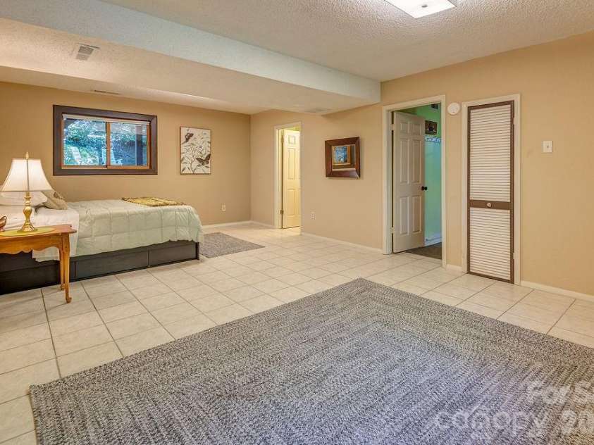 5 Brook Terrace, Asheville, NC 28805.  MLS# CAR4425233, YatesRealty ID 53895. 