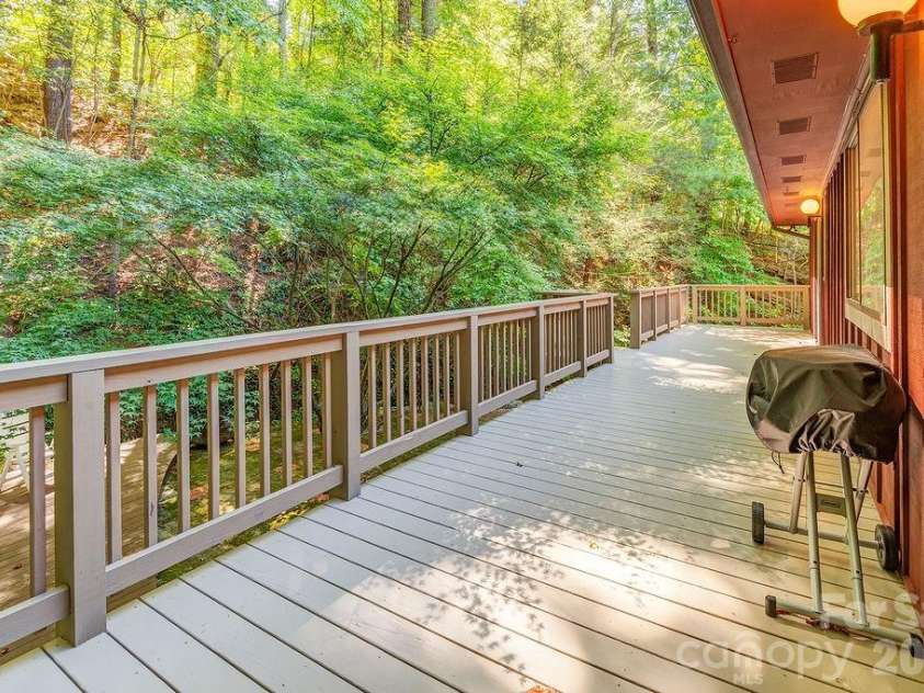 5 Brook Terrace, Asheville, NC 28805.  MLS# CAR4425233, YatesRealty ID 53895. 