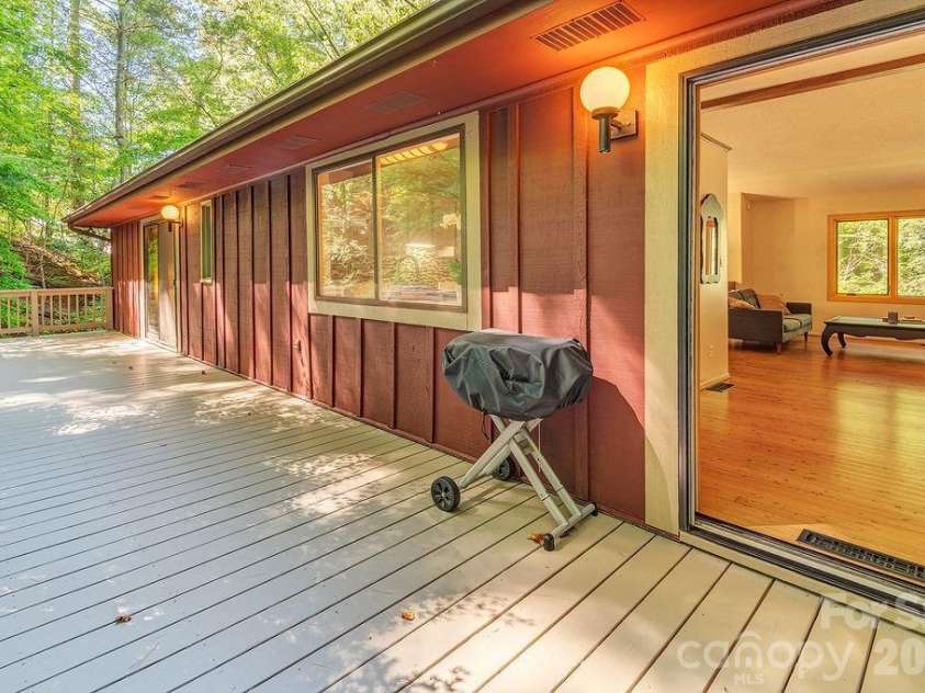 5 Brook Terrace, Asheville, NC 28805.  MLS# CAR4425233, YatesRealty ID 53895. 