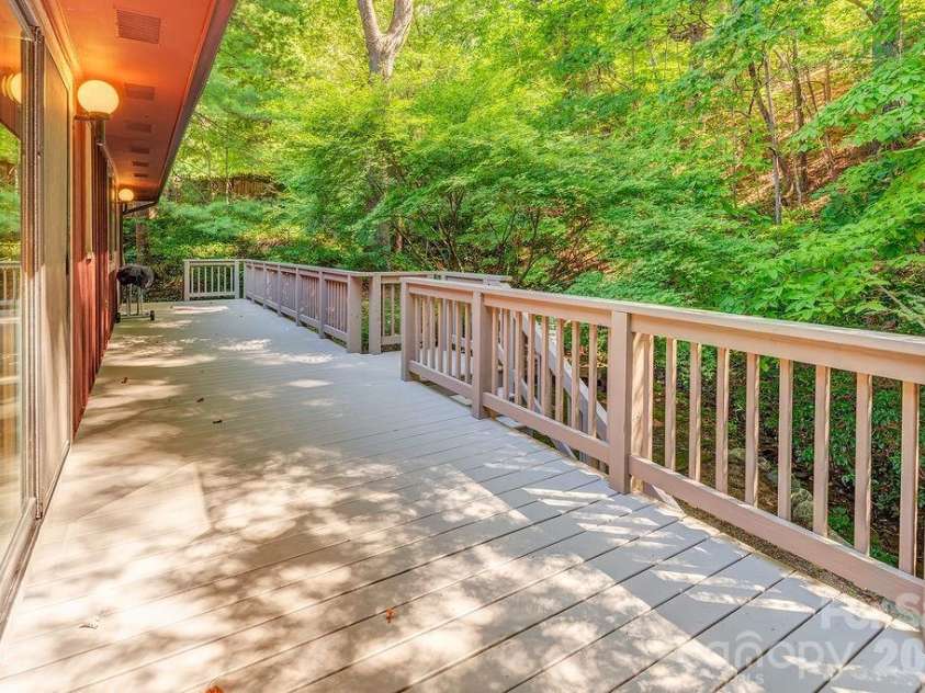 5 Brook Terrace, Asheville, NC 28805.  MLS# CAR4425233, YatesRealty ID 53895. 