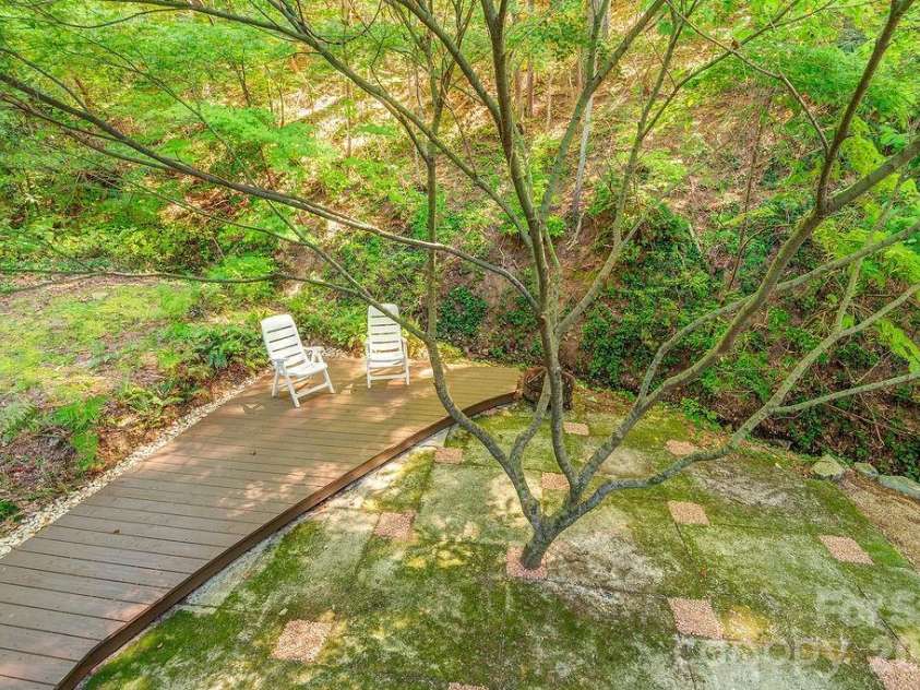 5 Brook Terrace, Asheville, NC 28805.  MLS# CAR4425233, YatesRealty ID 53895. 