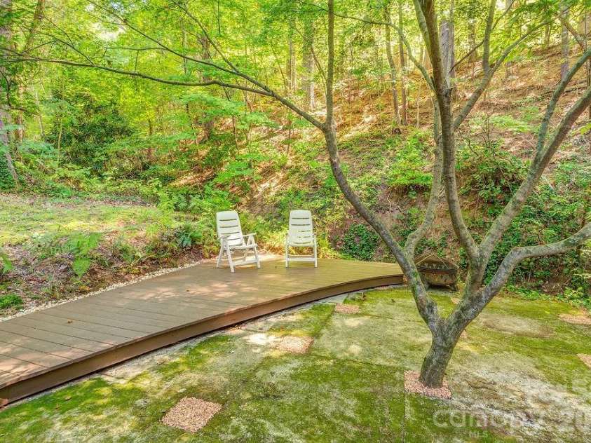 5 Brook Terrace, Asheville, NC 28805.  MLS# CAR4425233, YatesRealty ID 53895. 