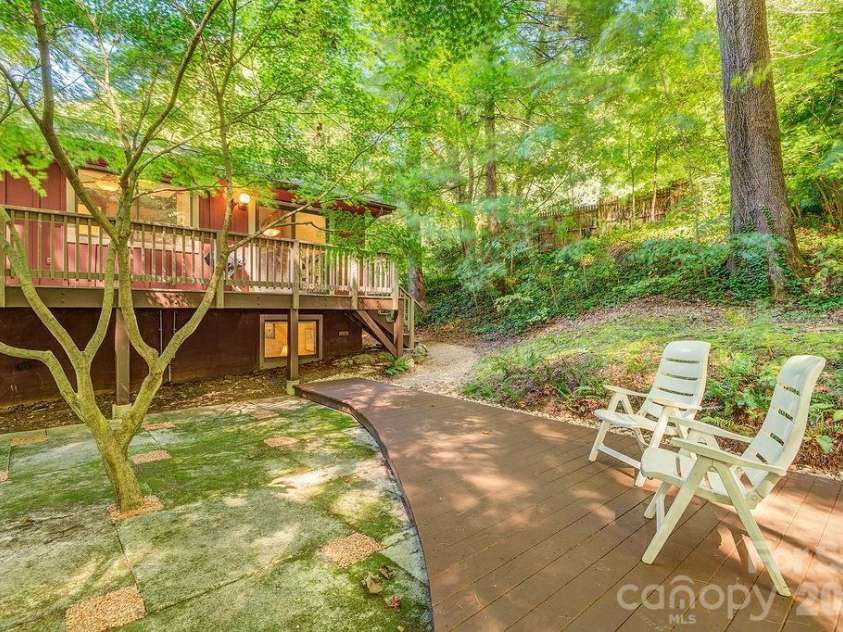 5 Brook Terrace, Asheville, NC 28805.  MLS# CAR4425233, YatesRealty ID 53895. 