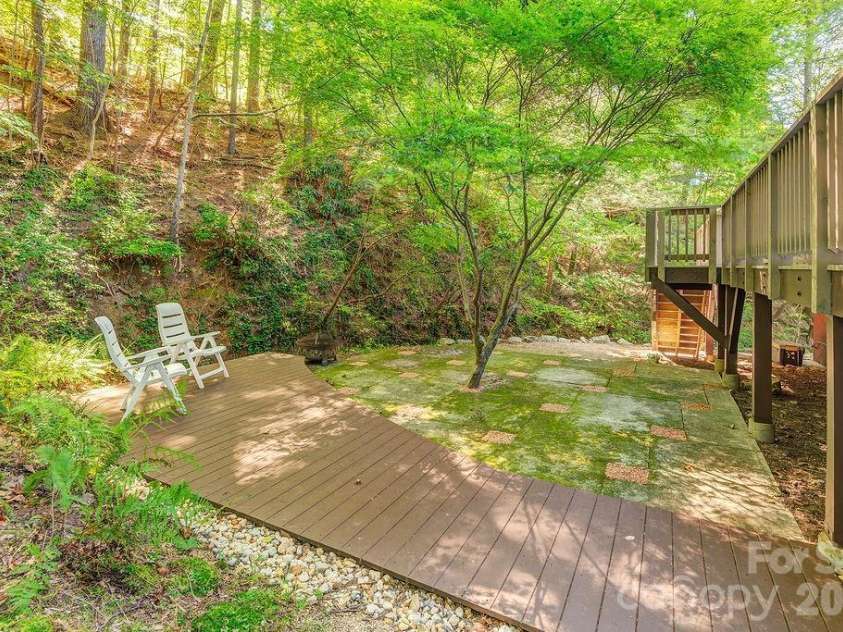 5 Brook Terrace, Asheville, NC 28805.  MLS# CAR4425233, YatesRealty ID 53895. 