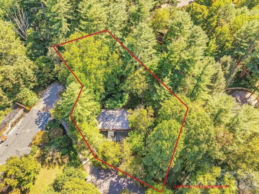 5 Brook Terrace, Asheville, NC 28805.  MLS# CAR4425233, YatesRealty ID 53895. 
