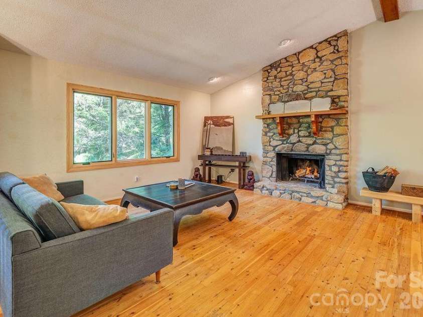 5 Brook Terrace, Asheville, NC 28805.  MLS# CAR4425233, YatesRealty ID 53895. 