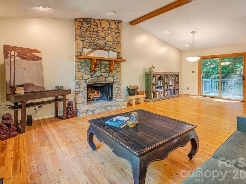 5 Brook Terrace, Asheville, NC 28805.  MLS# CAR4425233, YatesRealty ID 53895. 