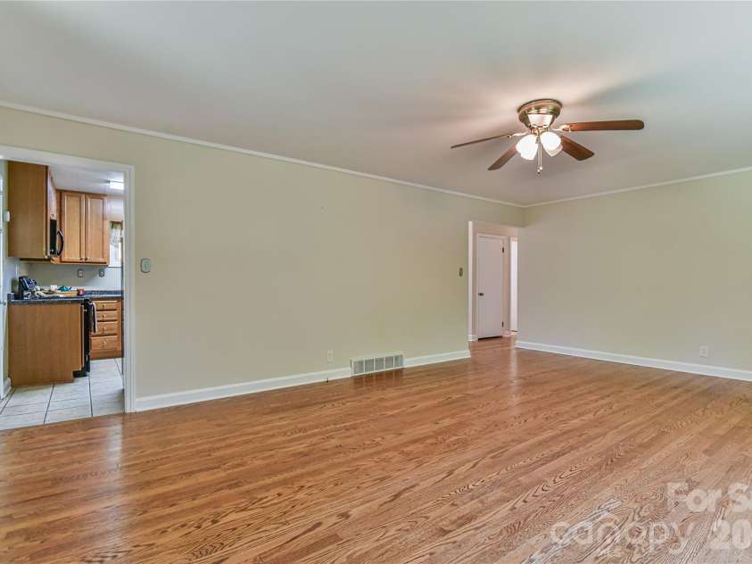 505 Monte Vista Road, Candler, NC 28715.  MLS# CAR4429414, YatesRealty ID 53896. 