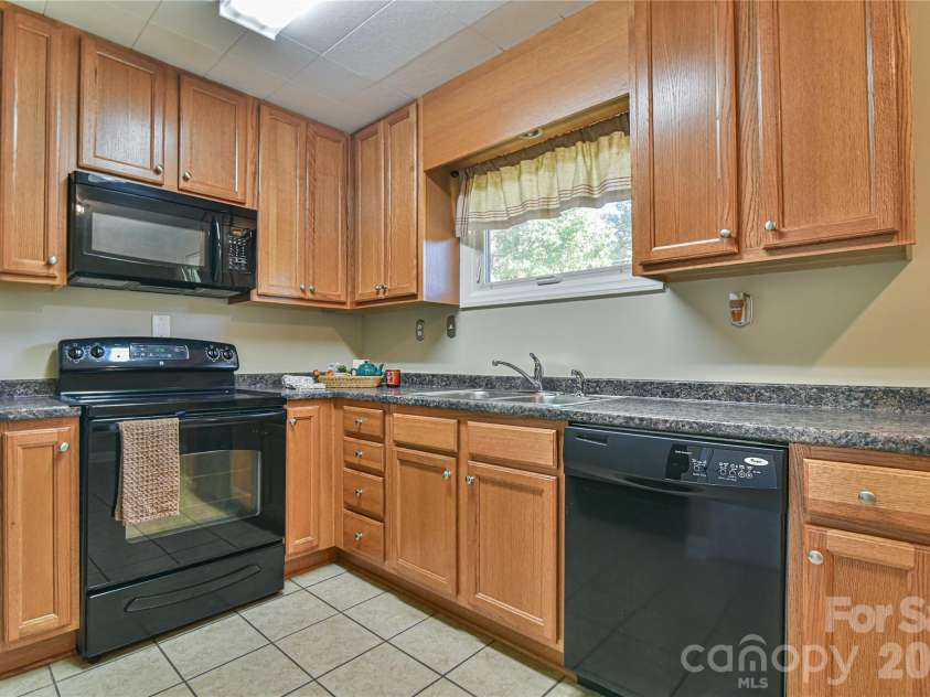 505 Monte Vista Road, Candler, NC 28715.  MLS# CAR4429414, YatesRealty ID 53896. 