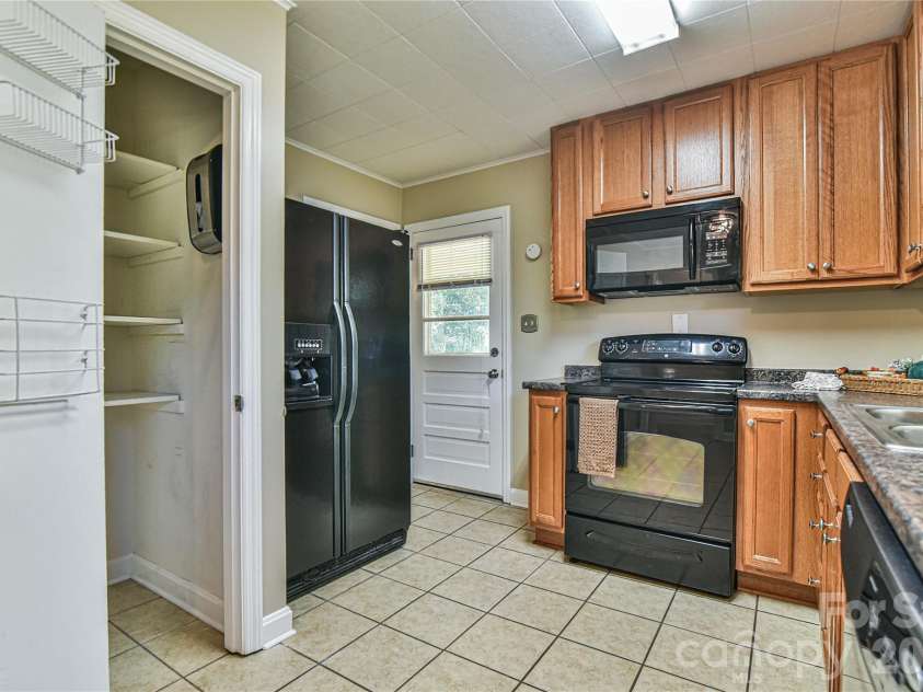 505 Monte Vista Road, Candler, NC 28715.  MLS# CAR4429414, YatesRealty ID 53896. 