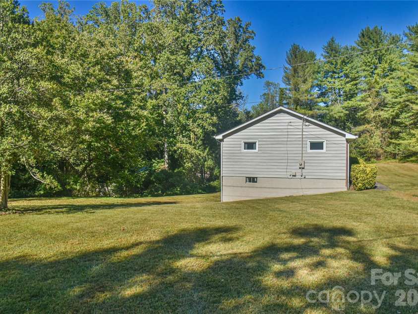 505 Monte Vista Road, Candler, NC 28715.  MLS# CAR4429414, YatesRealty ID 53896. 