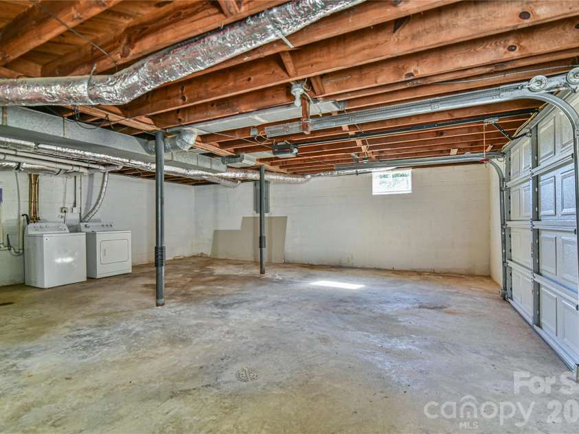 505 Monte Vista Road, Candler, NC 28715.  MLS# CAR4429414, YatesRealty ID 53896. 