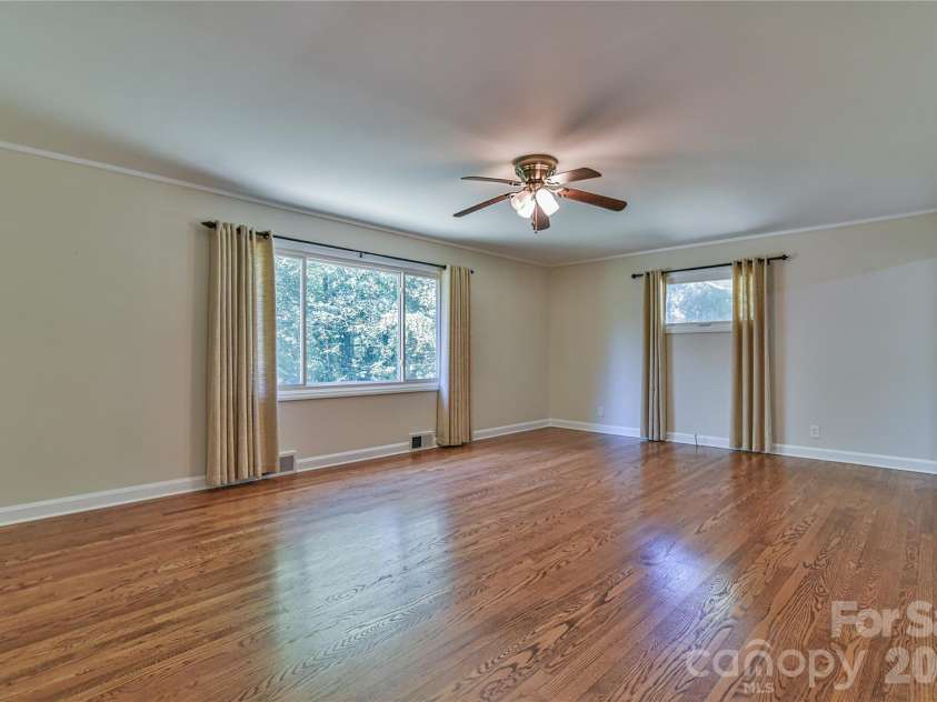 505 Monte Vista Road, Candler, NC 28715.  MLS# CAR4429414, YatesRealty ID 53896. Bright Living Room with Great Natural Light.