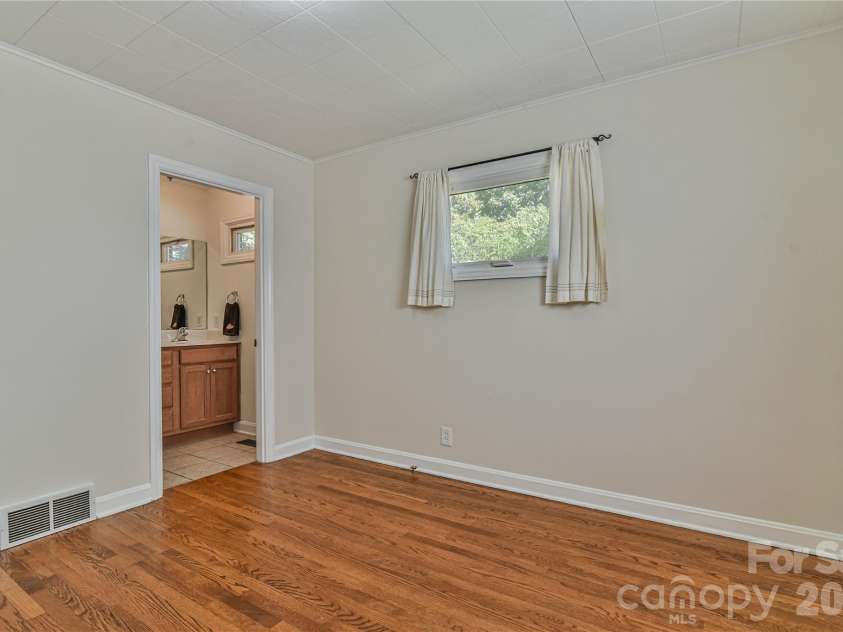 505 Monte Vista Road, Candler, NC 28715.  MLS# CAR4429414, YatesRealty ID 53896. Primary Bedroom and Half Bath.
