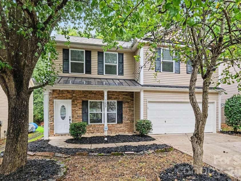 3229 Kayla Lane, Charlotte, NC 28215.  MLS# CAR4429481, YatesRealty ID 53897. 
