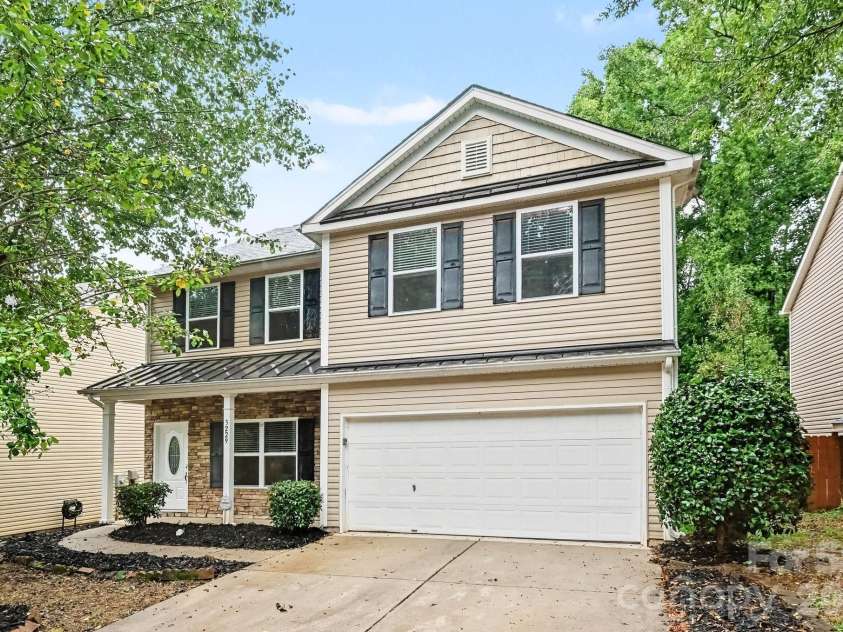 3229 Kayla Lane, Charlotte, NC 28215.  MLS# CAR4429481, YatesRealty ID 53897. 