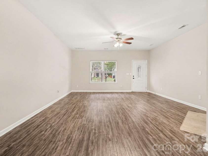 3229 Kayla Lane, Charlotte, NC 28215.  MLS# CAR4429481, YatesRealty ID 53897. 
