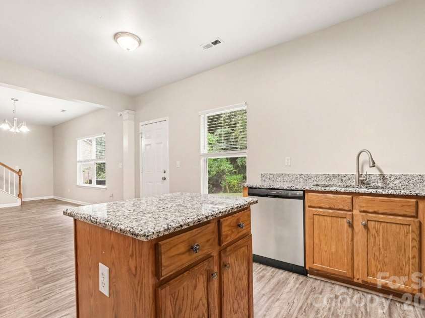 3229 Kayla Lane, Charlotte, NC 28215.  MLS# CAR4429481, YatesRealty ID 53897. 