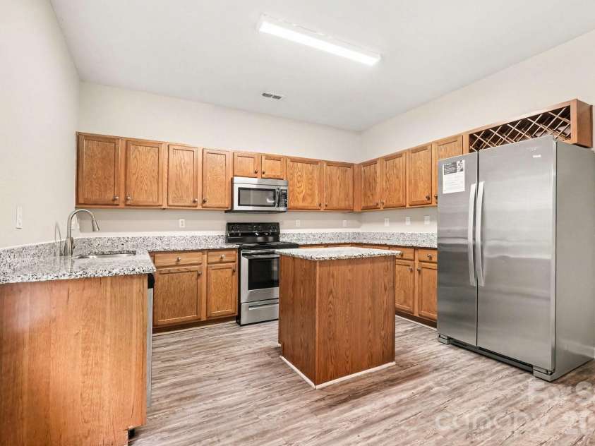 3229 Kayla Lane, Charlotte, NC 28215.  MLS# CAR4429481, YatesRealty ID 53897. 