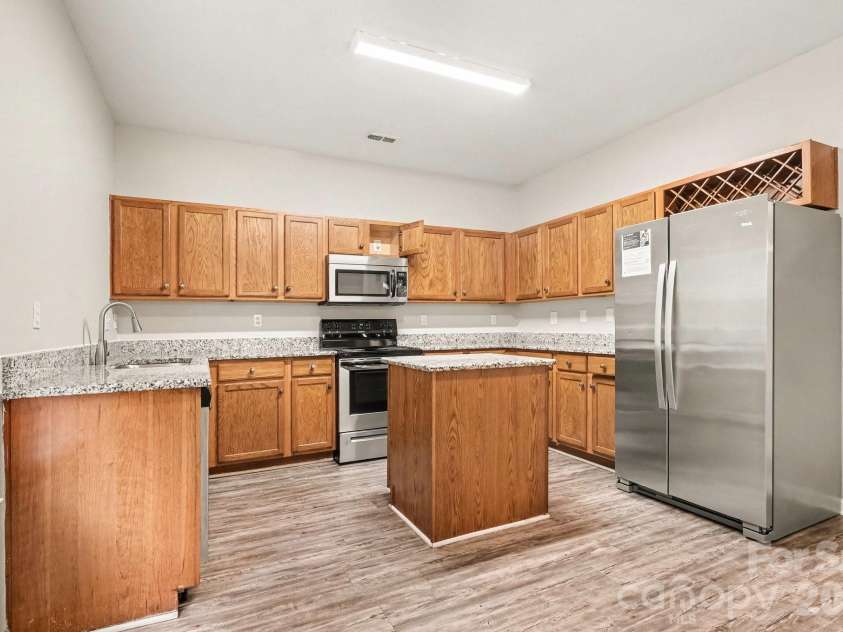 3229 Kayla Lane, Charlotte, NC 28215.  MLS# CAR4429481, YatesRealty ID 53897. 
