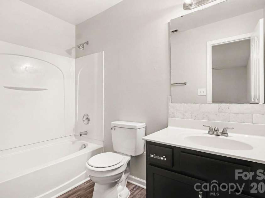 3229 Kayla Lane, Charlotte, NC 28215.  MLS# CAR4429481, YatesRealty ID 53897. 