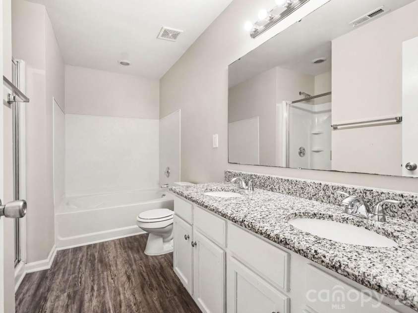 3229 Kayla Lane, Charlotte, NC 28215.  MLS# CAR4429481, YatesRealty ID 53897. 