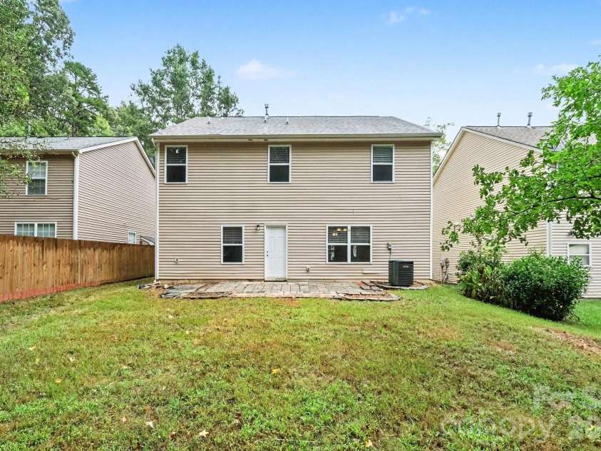 3229 Kayla Lane, Charlotte, NC 28215.  MLS# CAR4429481, YatesRealty ID 53897. 