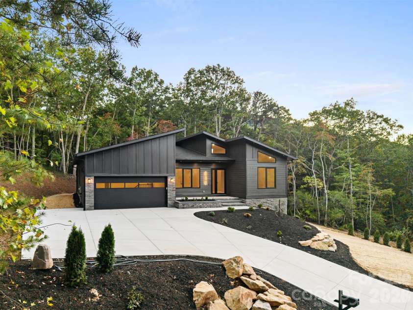 51 Balsamwood Road, Leicester, NC 28748.  MLS# CAR4429593, YatesRealty ID 53899. 