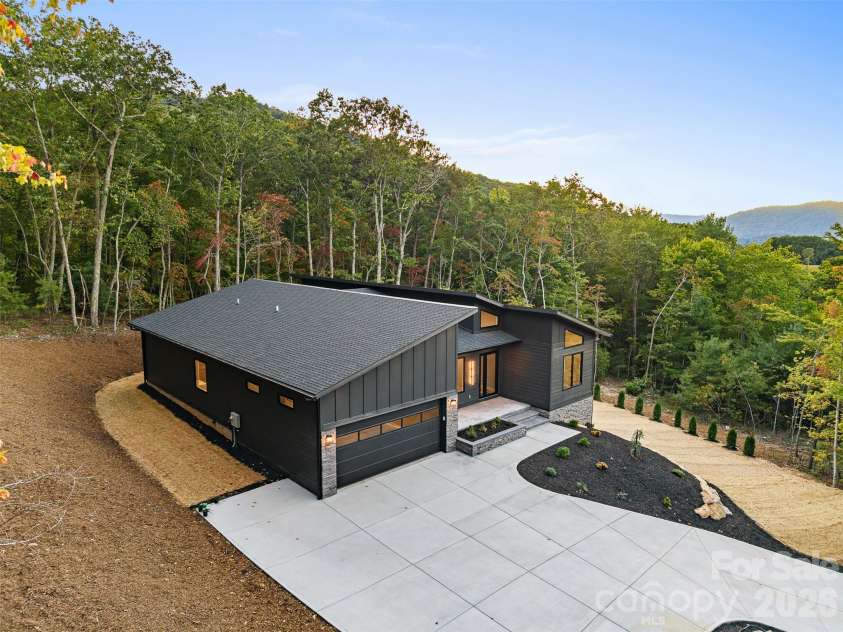 51 Balsamwood Road, Leicester, NC 28748.  MLS# CAR4429593, YatesRealty ID 53899. 