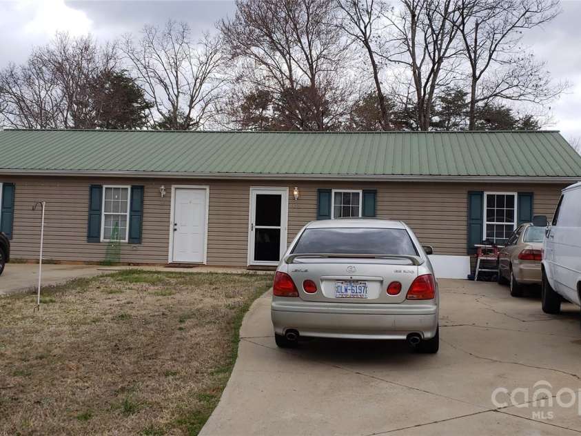 365  367 Turner Street, Lincolnton, NC 28092.  MLS# CAR4204914, YatesRealty ID 539. 