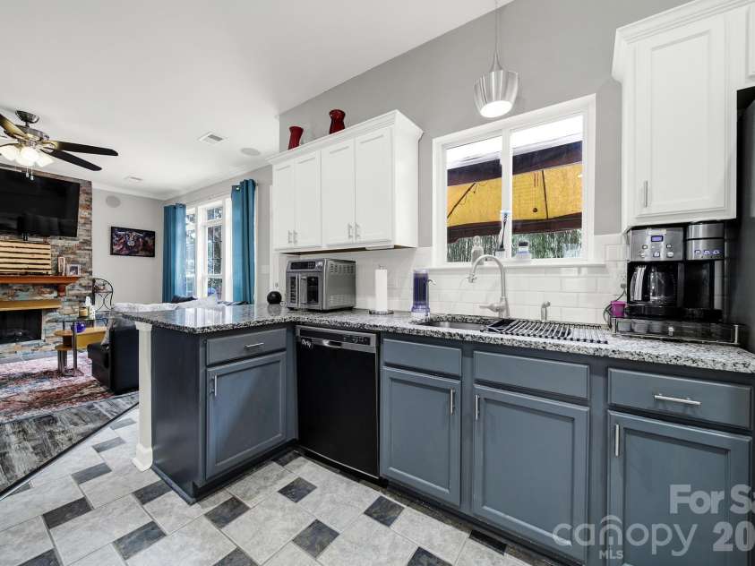 14018 Hatton Cross Drive, Charlotte, NC 28278.  MLS# CAR4352866, YatesRealty ID 5390. 