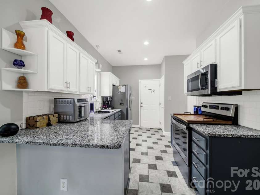 14018 Hatton Cross Drive, Charlotte, NC 28278.  MLS# CAR4352866, YatesRealty ID 5390. 