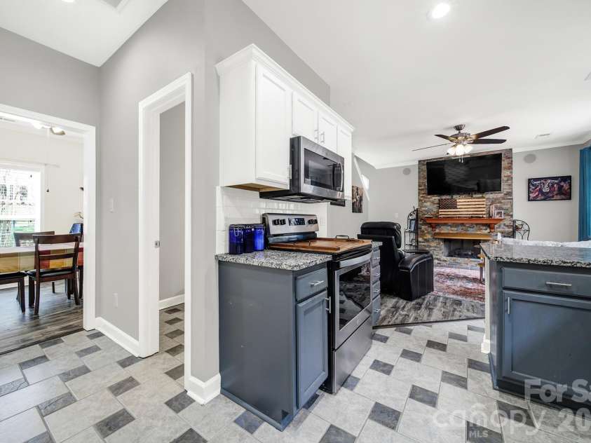 14018 Hatton Cross Drive, Charlotte, NC 28278.  MLS# CAR4352866, YatesRealty ID 5390. 