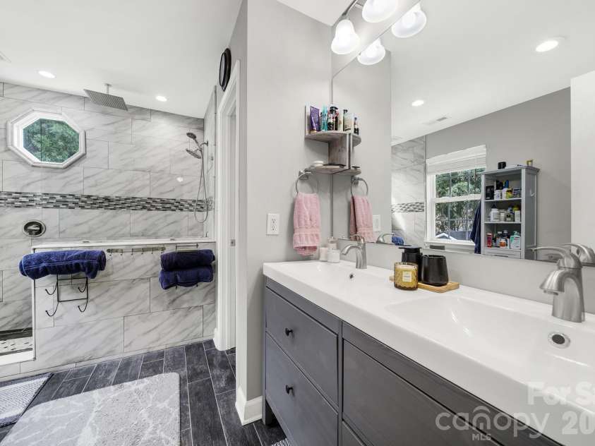 14018 Hatton Cross Drive, Charlotte, NC 28278.  MLS# CAR4352866, YatesRealty ID 5390. 