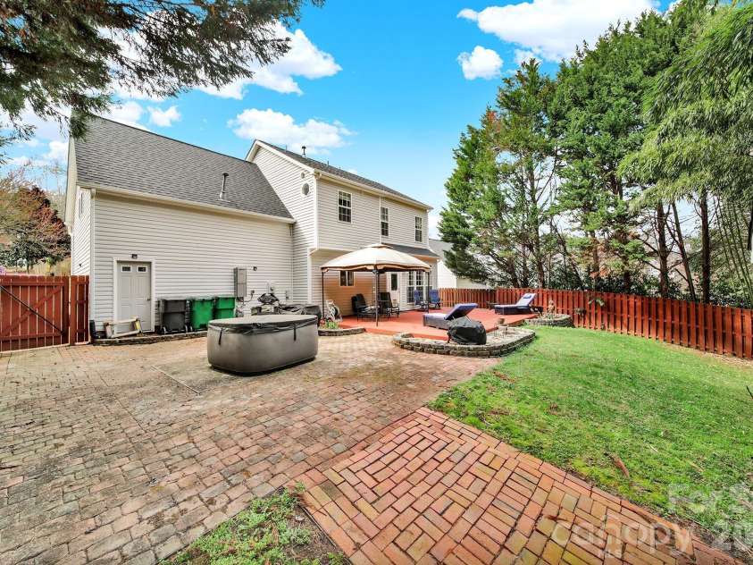14018 Hatton Cross Drive, Charlotte, NC 28278.  MLS# CAR4352866, YatesRealty ID 5390. 